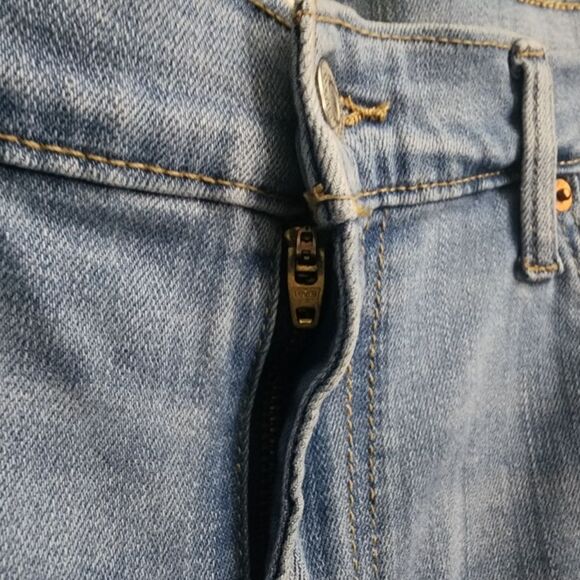 Levi's High Rise Shorts - Light Wash - Picture 9 of 13
